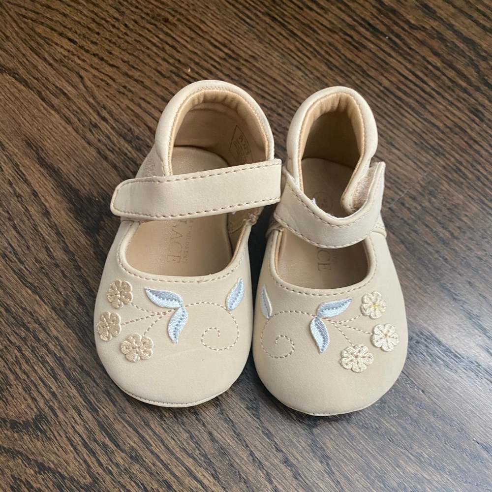 Children’s place infant shoes 0-6 months